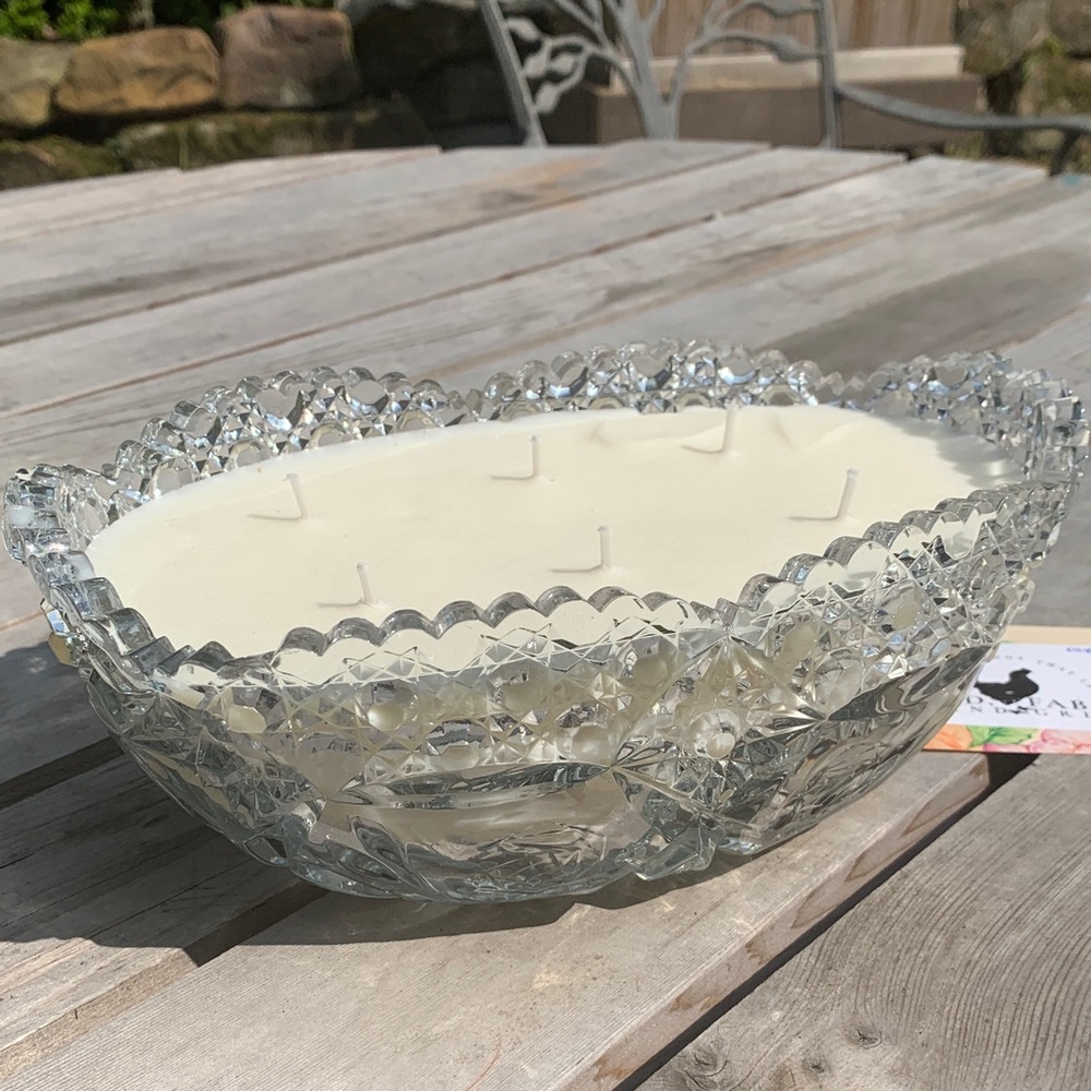 Vintage Crystal Bowl with 100% Soy Wax 6-wick Candle (Sandalwood & Cocoa Blanc)